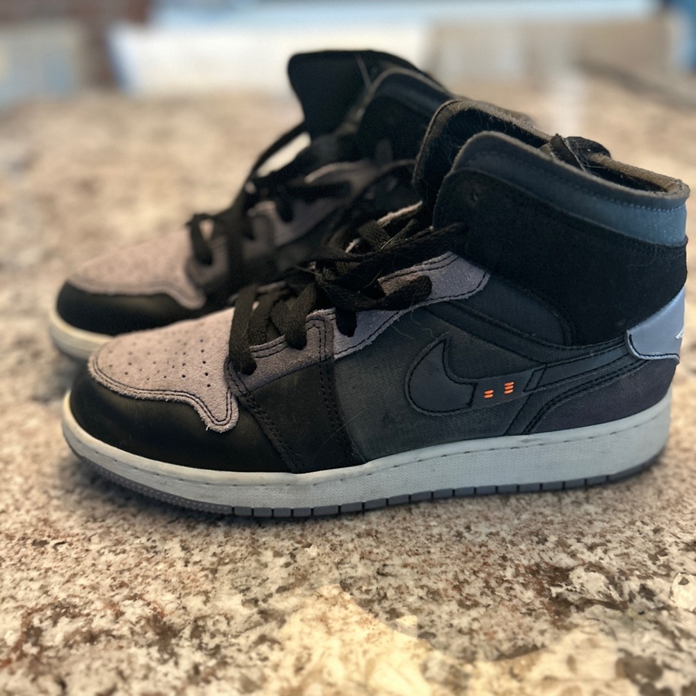 Air Jordan mid  1 SE craft
